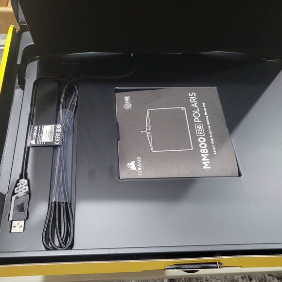 Corsair MM800 Polaris RGB mousepad - Picture 3 of 3